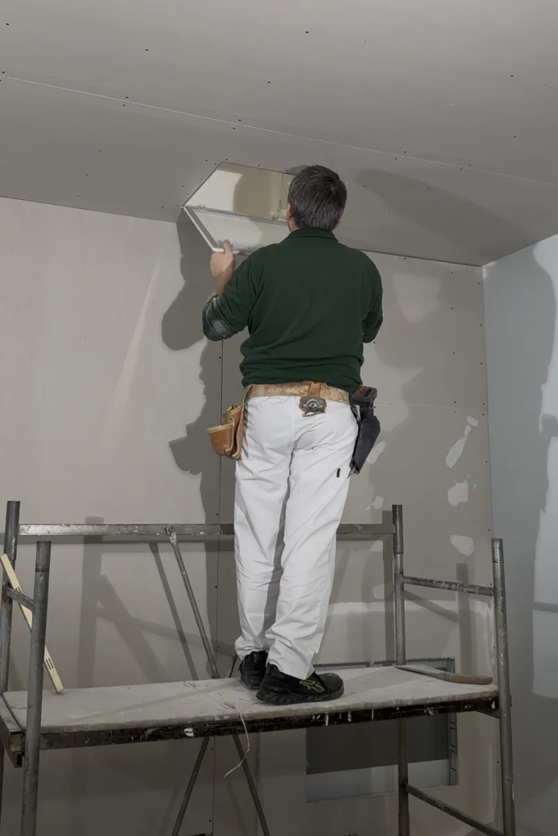 Posa a soffitto di PERMALINE in controsoffitto